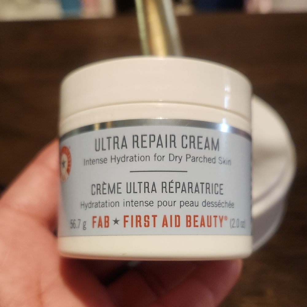 First Aid Beauty Ultra Repair Cream - White and Red